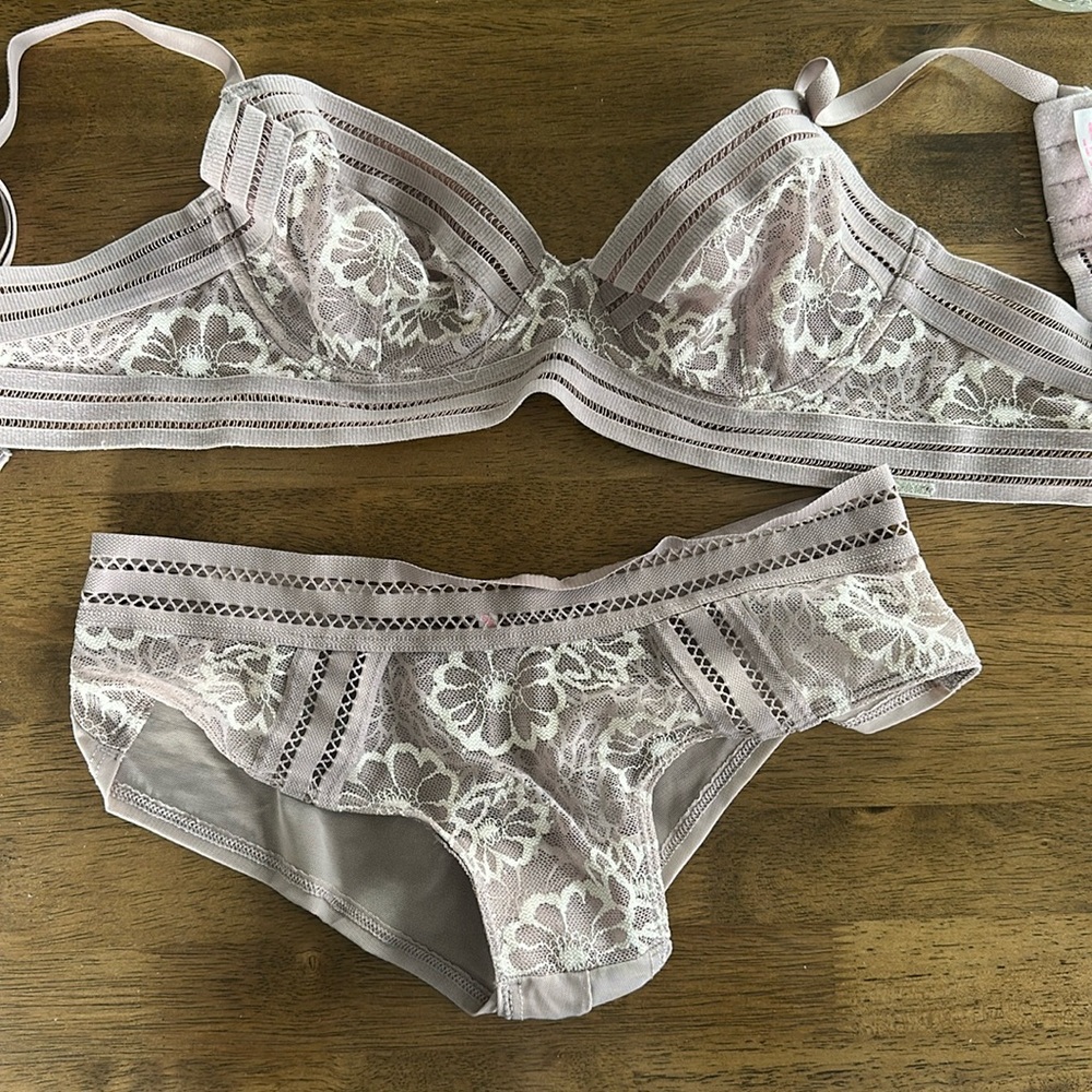 Victoria Secret PINK 34B S/M bra panties set